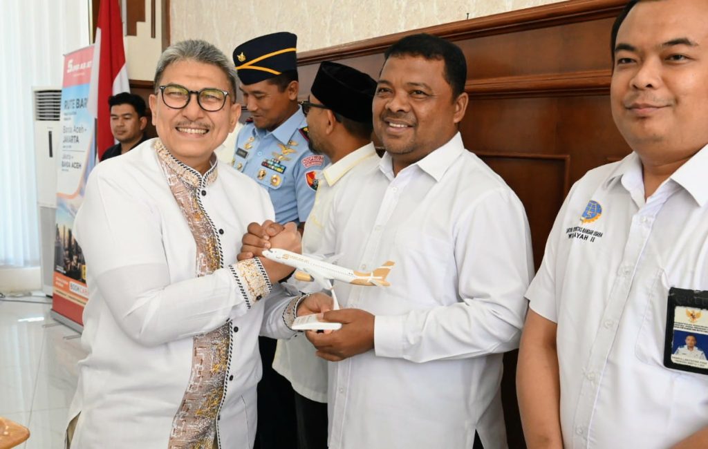 Hadiri Penerbangan Perdana Pesawat Super Air Jet, Sekda Sulaimi Ucapkan Selamat