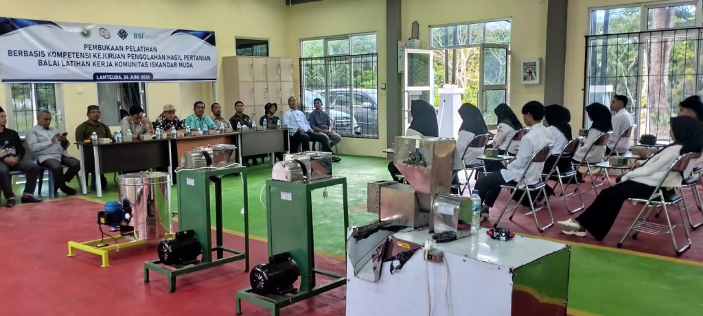 Mahasiswa dan Santri Yayasan Iskandar Muda Lamteuba Dilatih Keterampilan Pengolahan Hasil Pertanian