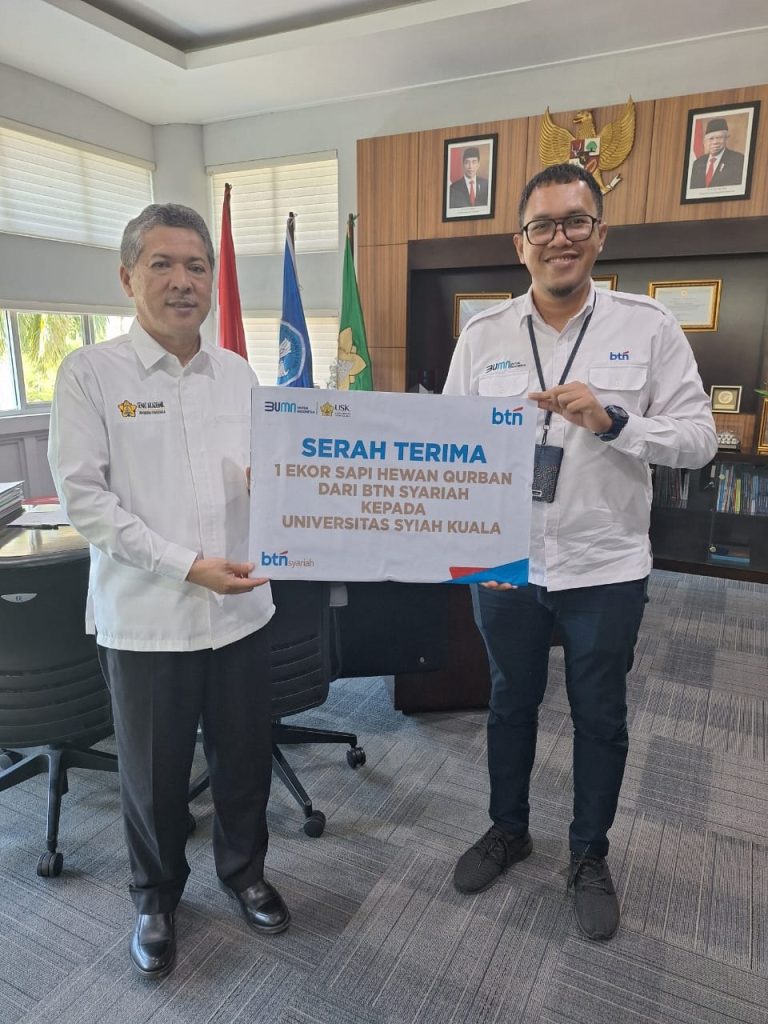 BTN Syariah Serahkan Hewan Qurban untuk Mahasiswa USK Kurang Mampu