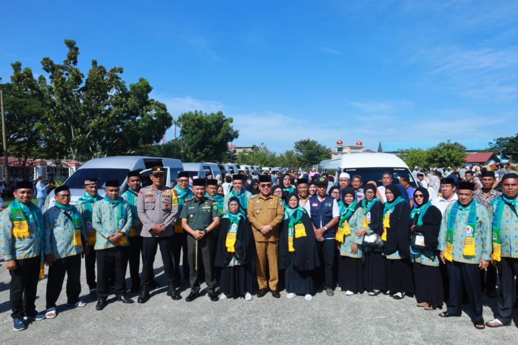 Pj Bupati Mahdi Lepas Keberangkatan JCH Aceh Barat di Masjid Agung Baitul Makmur
