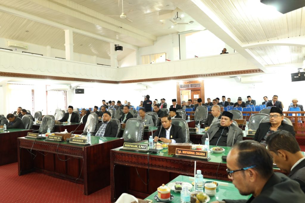 Sekda Aceh Besar Hadiri Rapat Paripurna Pemandangan Umum Fraksi DPRK Aceh Besar Raqan Pertanggungjawaban APBK 2023