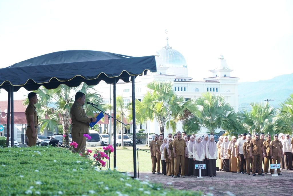 Pimpin Apel, Sekda Aceh Besar Minta ASN Tingkatkan Disiplin Kerja
