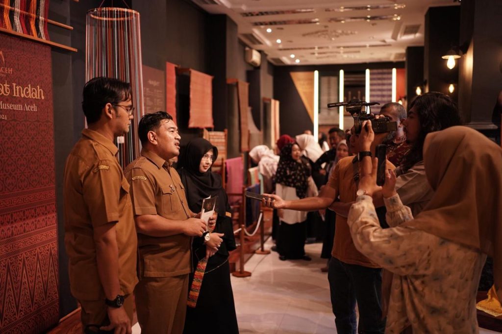 58 Koleksi Wastra Dipamerkan di Museum Aceh, Kadisbupar: Bentuk Pelestarian Kebudayaan
