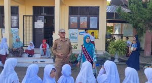Camat dan Bunda PAUD Kecamatan Darul Kamal Tinjau Hari Pertama Masuk Sekolah 