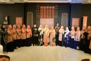 Pj Ketua PKK Ajak Anak Muda Bangkitkan Kembali Wastra Aceh