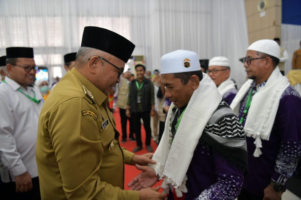 Pj Gubernur Bustami Sambut Kepulangan Kloter Terakhir Jamaah Haji Aceh
