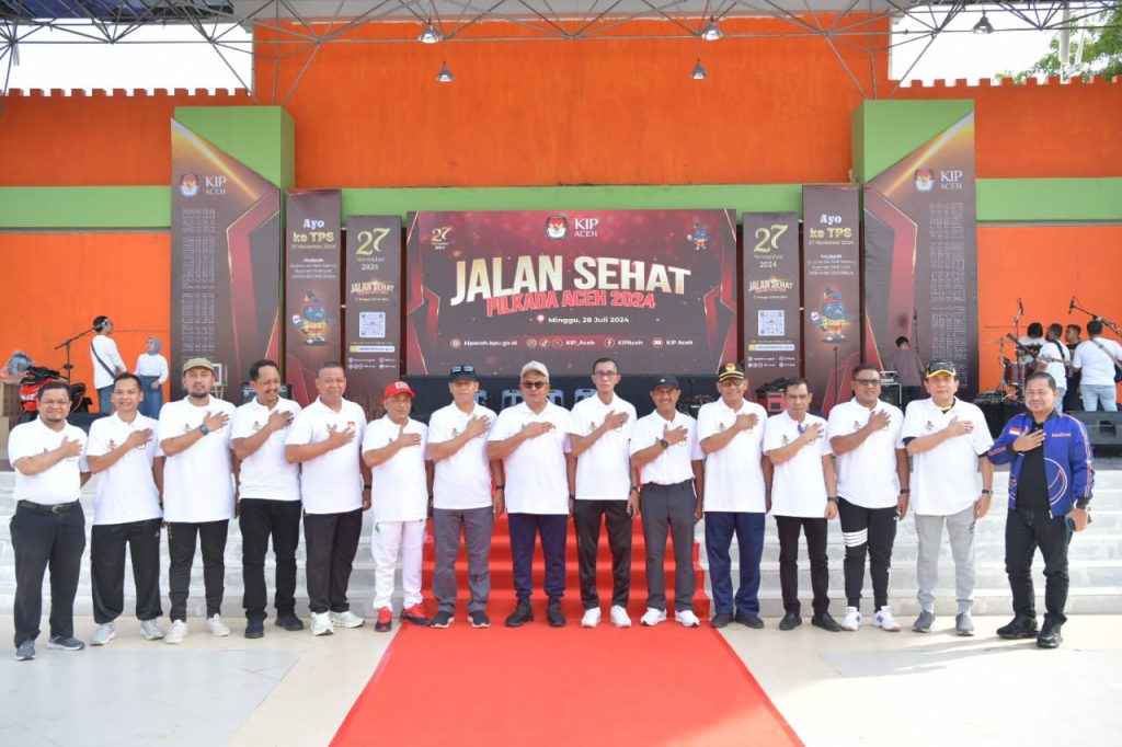 Lepas Peserta Jalan Sehat Pilkada Aceh, Pj Gubernur Ajak Kawal Pilkada Agar Benar benar Demokratris