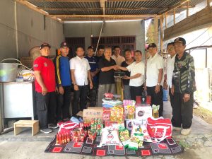 Dinsos Aceh Besar Serahkan Bantuan Masa Panik untuk Warga Jantho