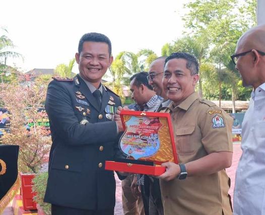 Kadis PUPR Aceh Barat Terima Piagam Penghargaan di HUT Bhayangkara ke-78