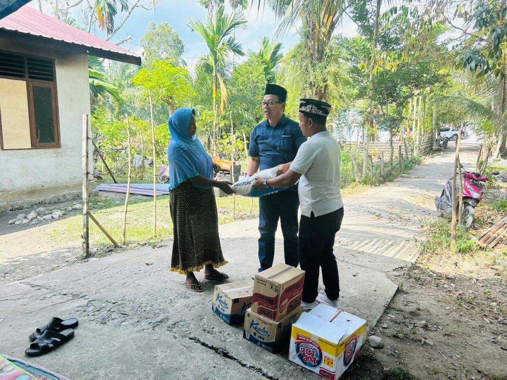 H. Yusdi Bantu Korban Kebakaran di Pasie Raya