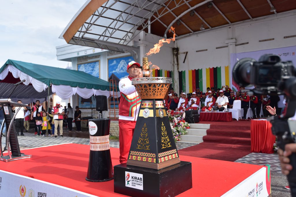 Tiba di Subulussalam, Kirab Api PON XXI Disambut Tari Dampeng