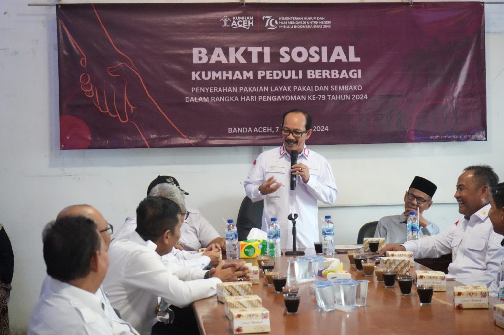 Peduli Sesama, Kanwil Kemenkumham Aceh Berbagi Dengan Masyarakat