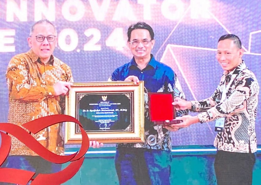 Kepala ARC USK Terima Penghargaan Indonesia Innovator Lecture dari Kepala BRIN