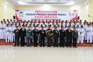 Pj Bupati Iswanto Kukuhkan 70 Paskibraka Aceh Besar 