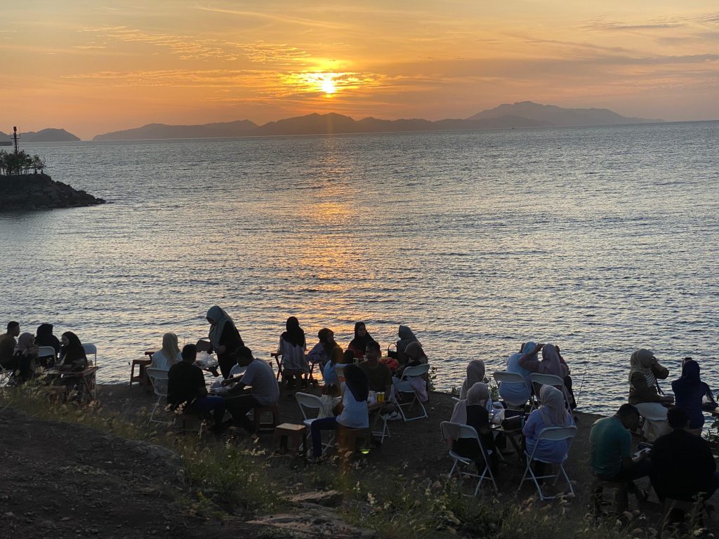 Menikmati Senja di Ujung Sumatra