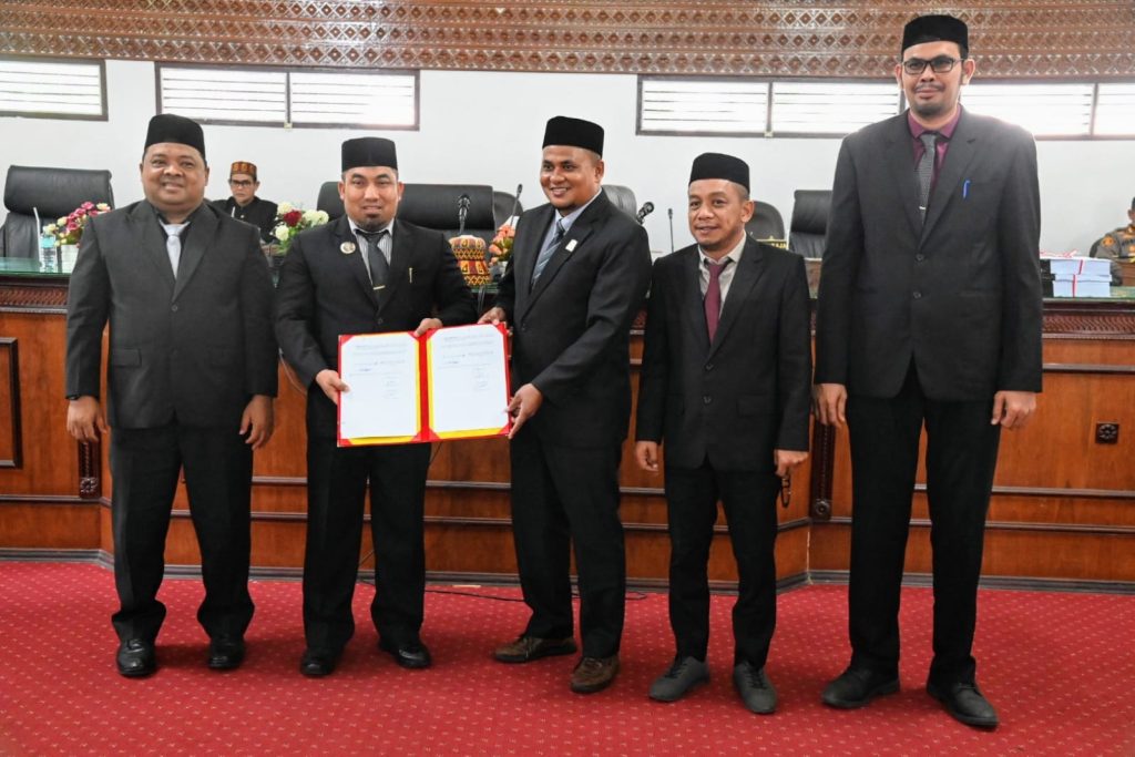 Pj Bupati Aceh Besar Sampaikan KUPA, PPAS, dan Raqan RPJPD ke DPRK Aceh Besar