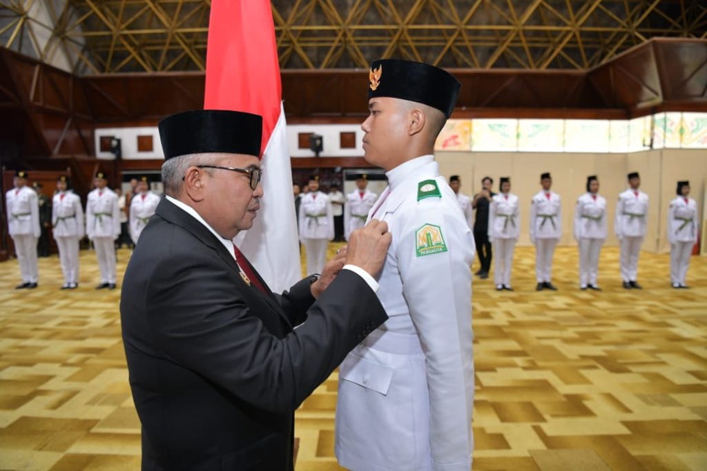 Pj Gubernur Kukuhkan Paskibraka Aceh di Anjong Mon Mata