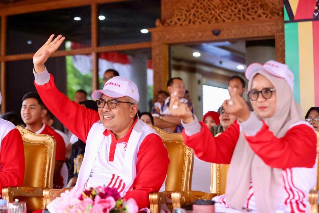 Pj Gubernur dan Forkopimda Ikut Saksikan Pawai Kemerdekaan Bersama Ribuan Masyarakat