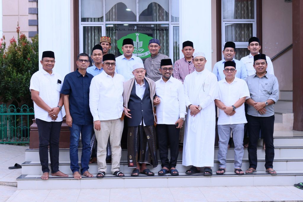 Pj Gubernur Silaturrahmi ke Kediaman Ulama Karismatik Aceh