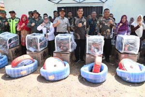 Wakili Pj Bupati, Sekda Sulaimi Serahkan Mesin Pompa Air dari Kementan untuk Petani Aceh Besar