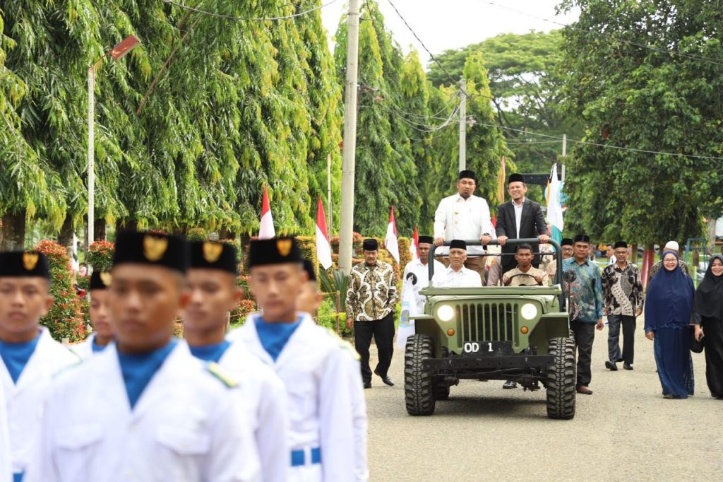 Pj Bupati Aceh Besar Pimpin Apel Tahunan 2024 Pesantren Tgk Chiek Oemar Diyan