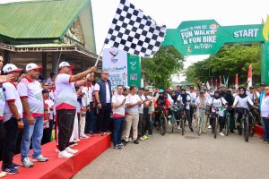 Meriahkan PON XXI Gubernur Lepas Peserta Jalan Santai dan Sepeda Santai