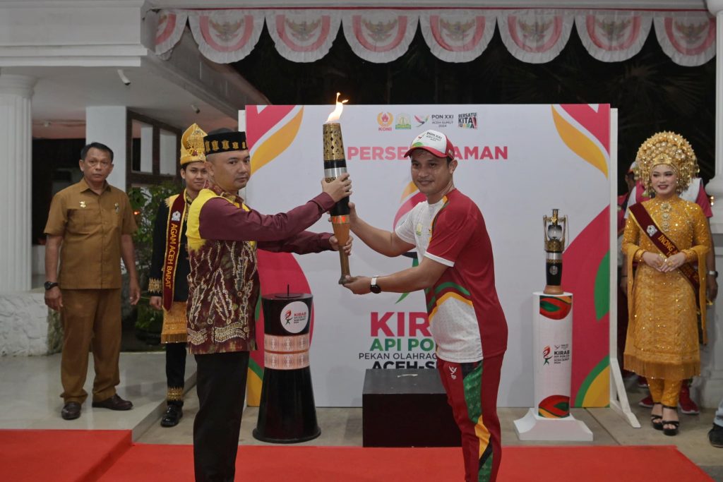 Semarak Ceria Sambut Kirab Api PON XXI di Barsela