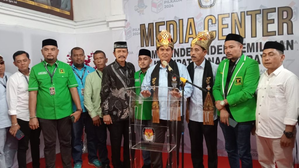Mantan Wabup Era Ampon Bang Antarkan Pasangan AMAN Mendaftar ke KIP Nagan Raya