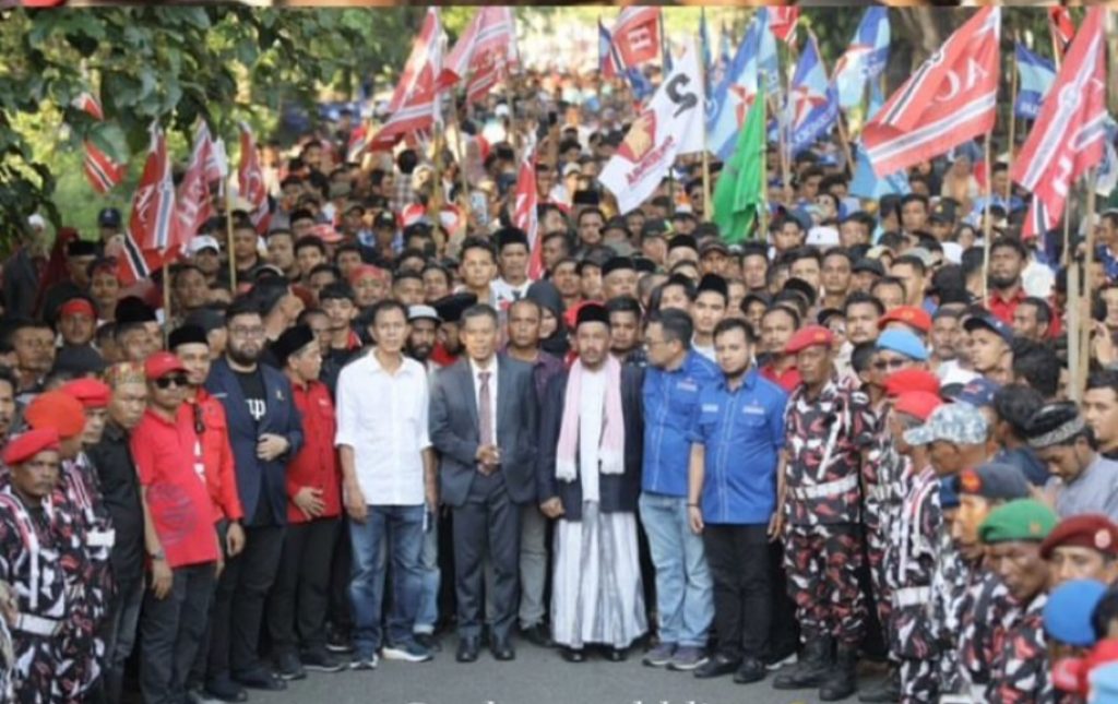 Ribuan Masa Antar Paslon Bupati Adun Mukhlis – Abati Daftar ke KIP Aceh Besar