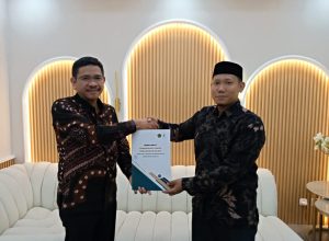 Ketua STAI Darul Hikmah Terima SK Prodi Baru, Siap Menuju Kampus Unggul Berbasis Dayah