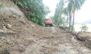 Longsor Akibat Hujan Lebat Lumpuhkan Jalan Jambak-Sikundo di Aceh Barat