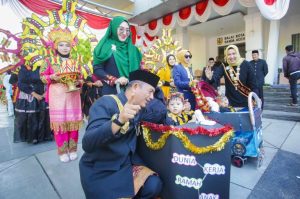 Peringati Hardikda ke-65, Pj Wali Kota Lepas 2.700 Peserta Karnaval