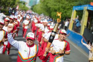 Legend Tarung Derajat Ali Akbar Antar Api PON Aceh-Sumut Ke Balai Kota