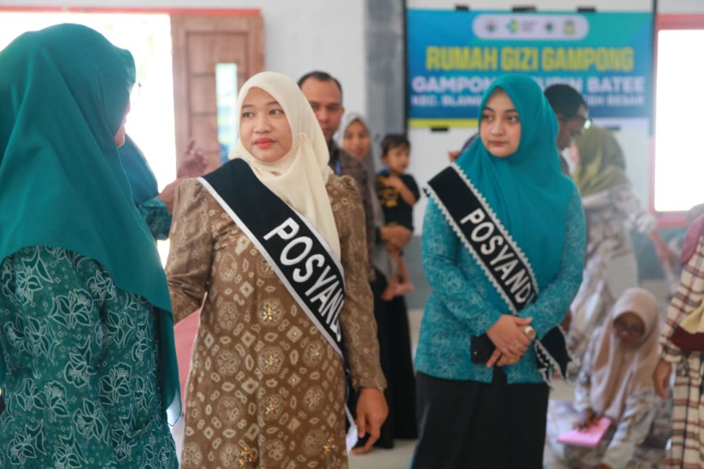 Pj Ketua Pembina Posyandu Aceh Besar Kunjungi Posyandu Seulanga di Teupin Batee