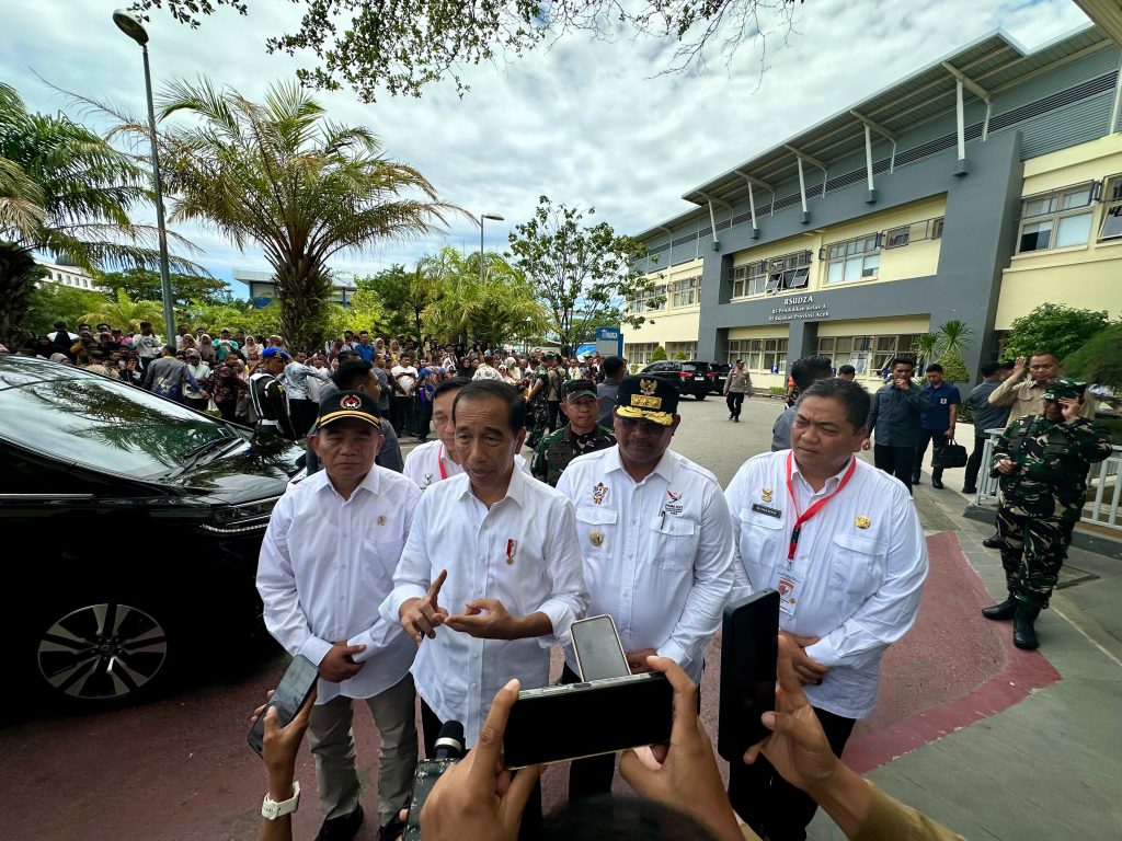 Pj Gubernur Safrizal Dampingi Presiden Jokowi Tinjau RSUDZA