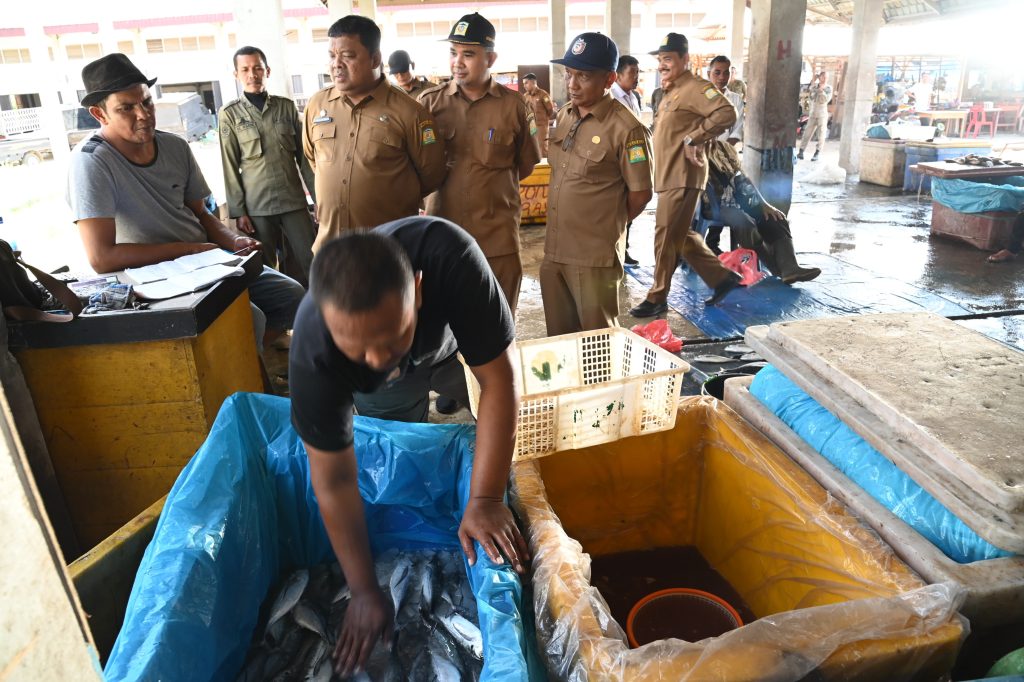 IPH Kebutuhan Pokok Naik, Sekda Aceh Besar Tinjau Pasar lnduk Lambaro 