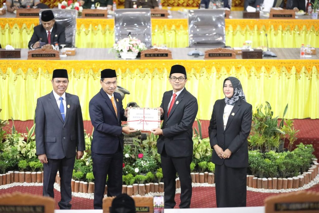 Pimpin Sidang Akhir Masa Jabatan 2019-2024, Farid Nyak Umar Sampaikan Capaian Kinerja Dewan