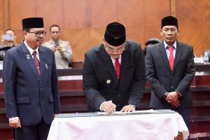 DPR Aceh dan Pj Gubernur Safrizal Tandatangani Nota Kesepakatan Perubahan KUA-PPAS 2024
