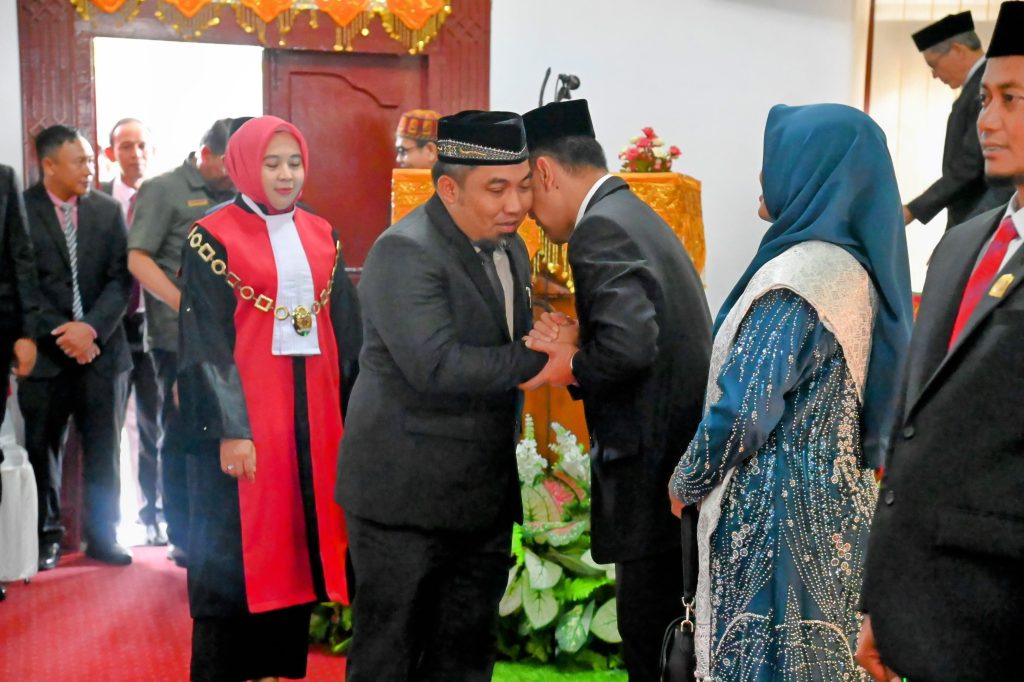 Pj Bupati Aceh Besar Hadiri Rapat Paripurna Pengucapan Sumpah Pimpinan DPRK Aceh Besar
