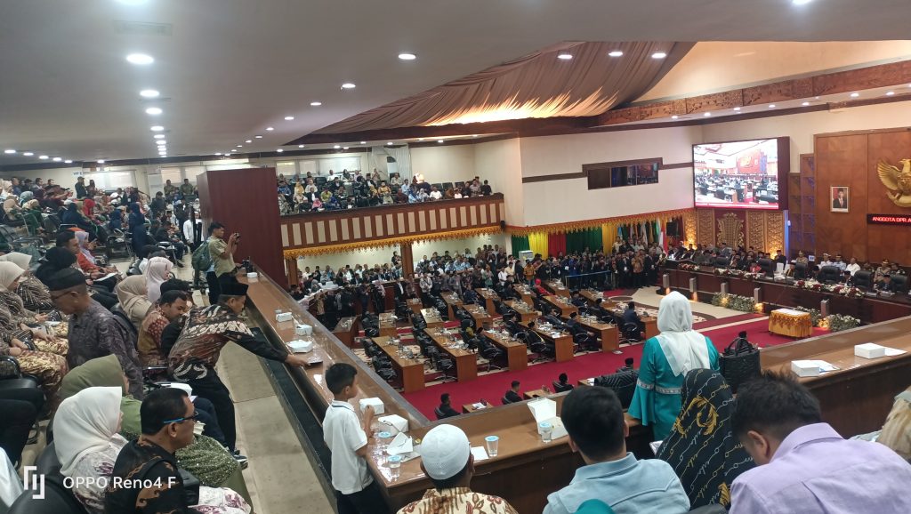 Dua Ribu Undangan Lebih Hadiri Pelantikan 81 Anggota DPR Aceh Periode 2024-2029