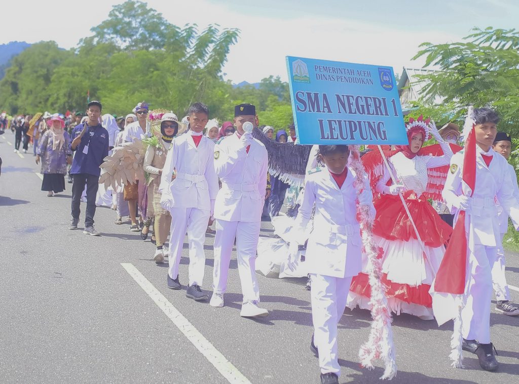 Peringati Hardikda ke-65, Forkopimcam dan Mahasiswa Leupung Gelar Karnaval dan Aneka Lomba