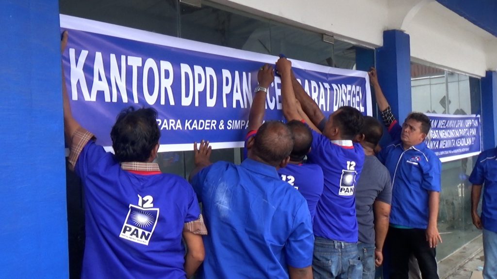 Seratusan Kader Segel Kantor DPD PAN Aceh Barat, Protes Penunjukan Ketua DPRK oleh DPP