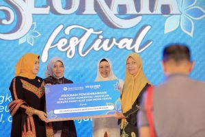 BI Perwakilan Aceh Serahkan Bantuan Kepada Kelompok Tenun Lamgugop