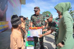 Danrem 012/TU Santuni Anak Yatim dalam Kunjungan Kerja ke Kodim 0116/Nara