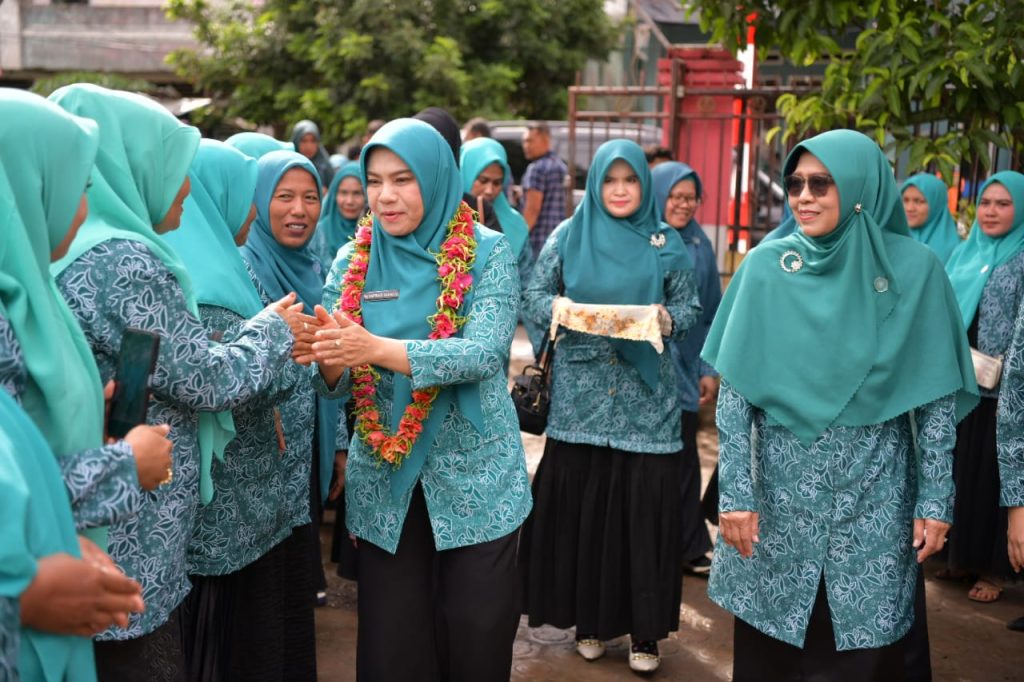 Istri Nelayan Pusong Curhat ke Istri Pj Gubernur