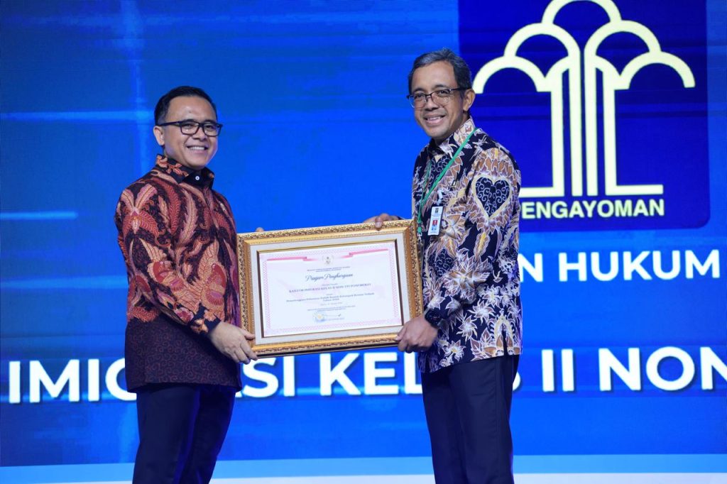 Kemenkumham Raih Dua Penghargaan Pelayanan Publik dari Kementerian PANRB