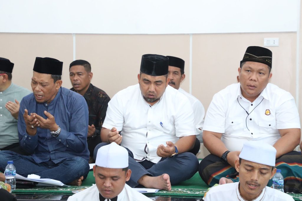 Pj Bupati Iswanto Ikuti Zikir dan Doa Bersama untuk Pilkada Damai Aceh Besar
