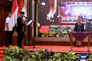 Pj Gubernur Safrizal Kukuhkan Safriati sebagai Penjabat Ketua Dekranasda, Bunda PAUD, dan Ketua Forikan Aceh