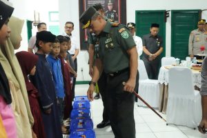 Kebahagiaan Anak Yatim di Tengah Kunjungan Kerja Danrem 012/TU