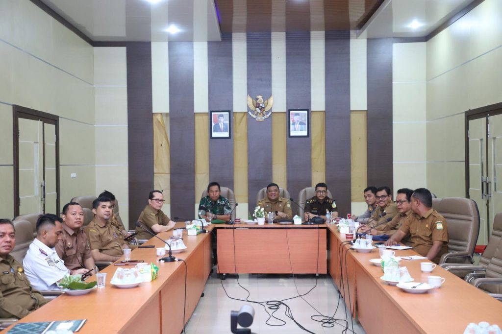 Sekda Aceh Besar Ikuti Rakor Pengendalian Inflasi Terkait Pemantauan Harga dan Ketersediaan Bahan Pokok